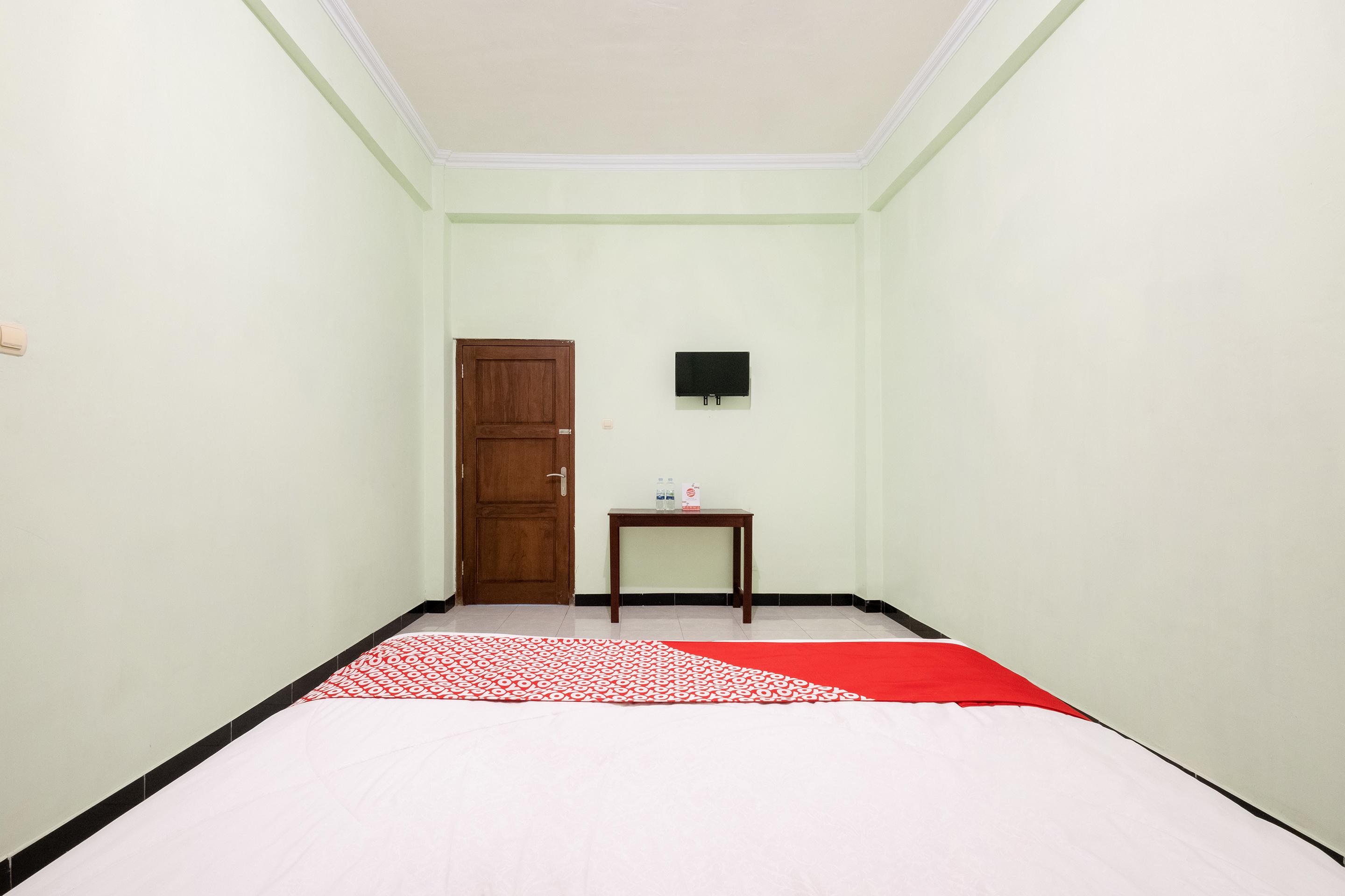 Отель Reddoorz Syariah Near Alun Alun Wonosari Экстерьер фото