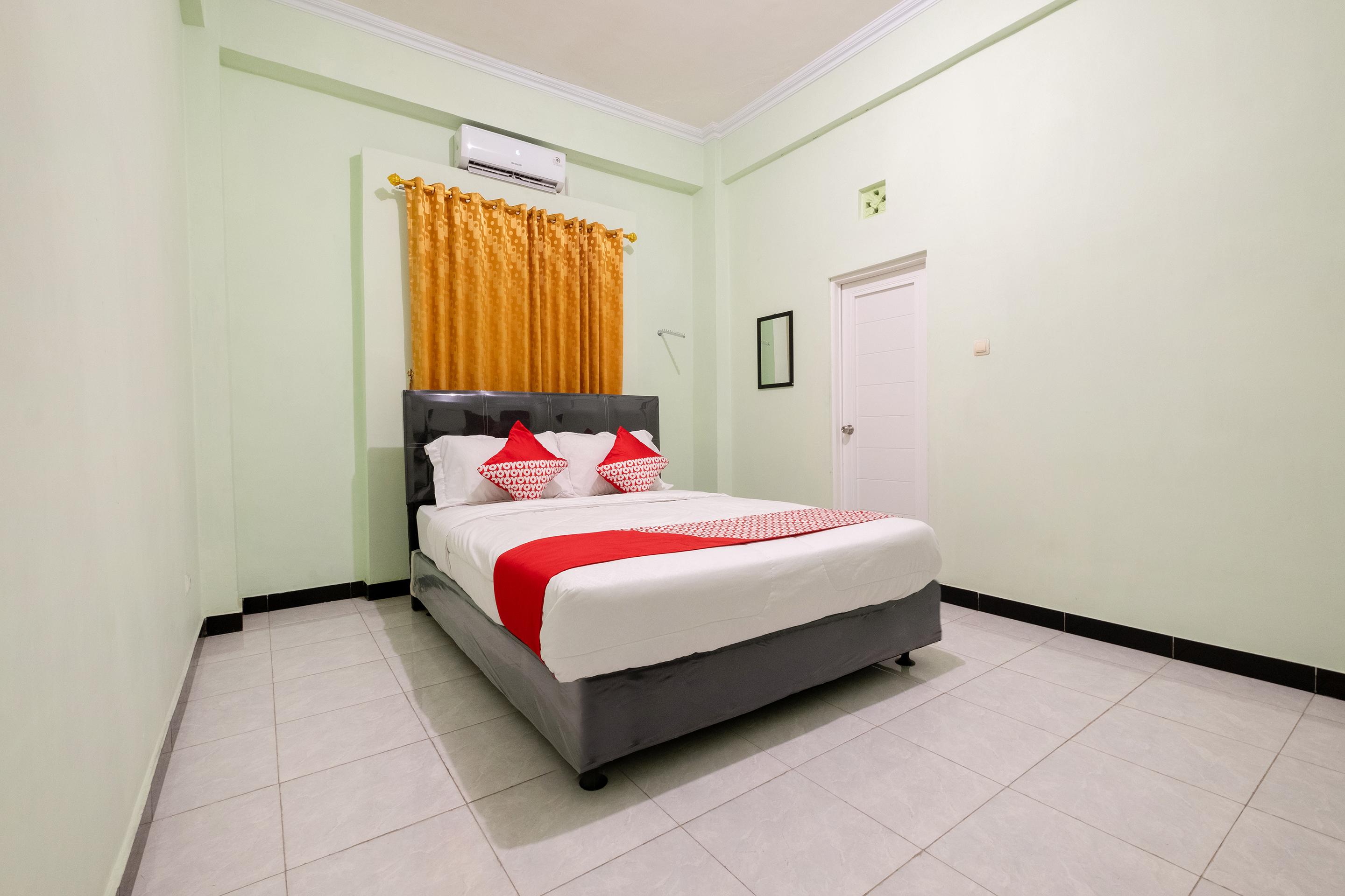 Отель Reddoorz Syariah Near Alun Alun Wonosari Экстерьер фото