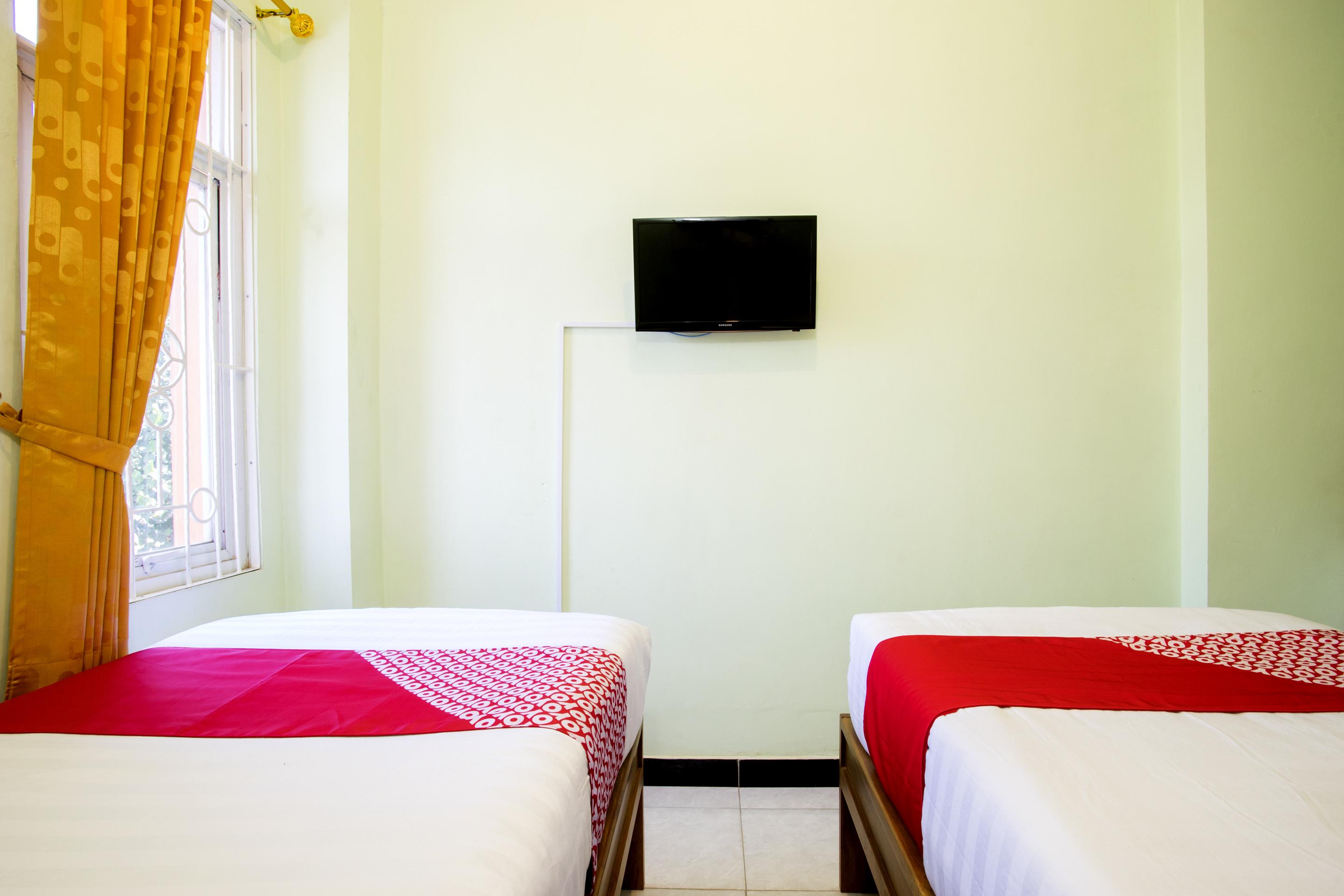 Отель Reddoorz Syariah Near Alun Alun Wonosari Экстерьер фото