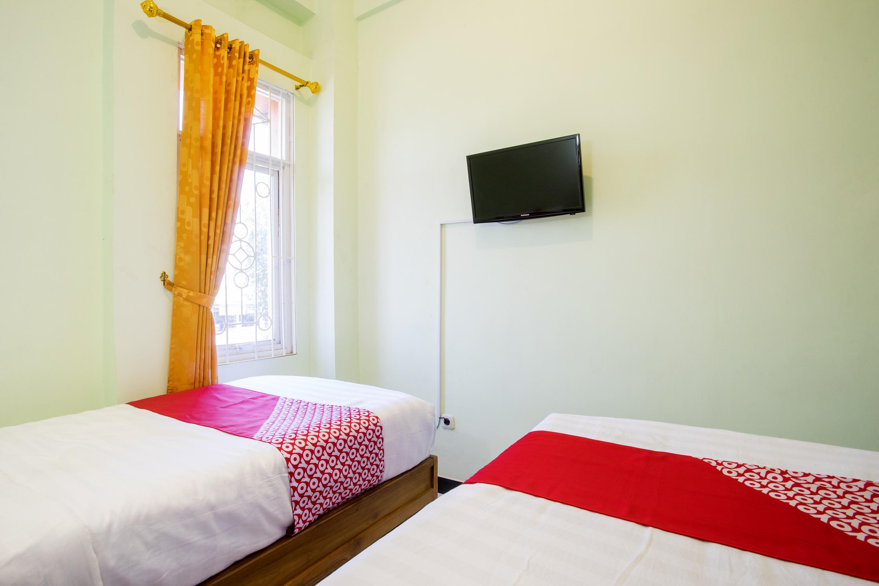 Отель Reddoorz Syariah Near Alun Alun Wonosari Экстерьер фото