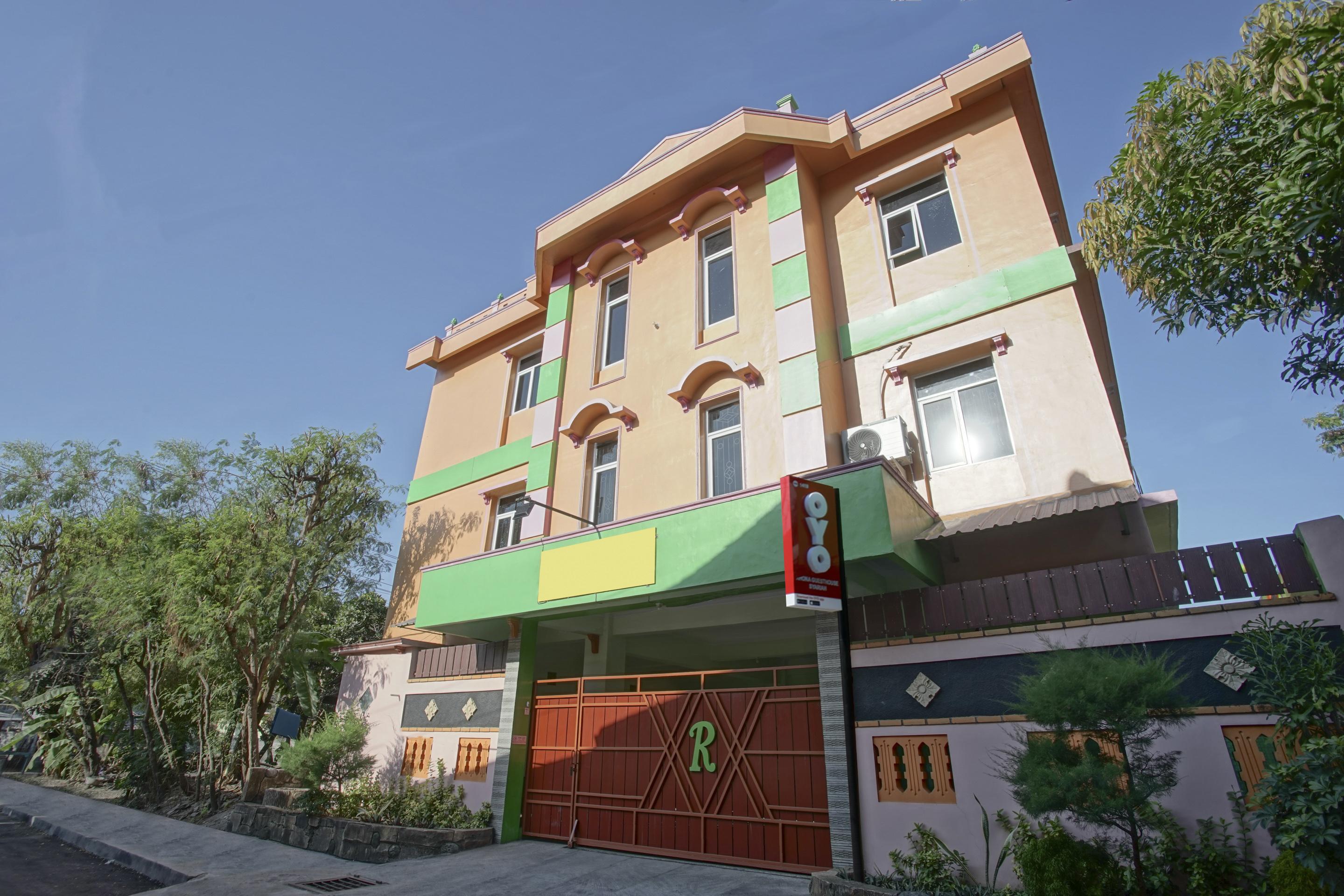 Отель Reddoorz Syariah Near Alun Alun Wonosari Экстерьер фото