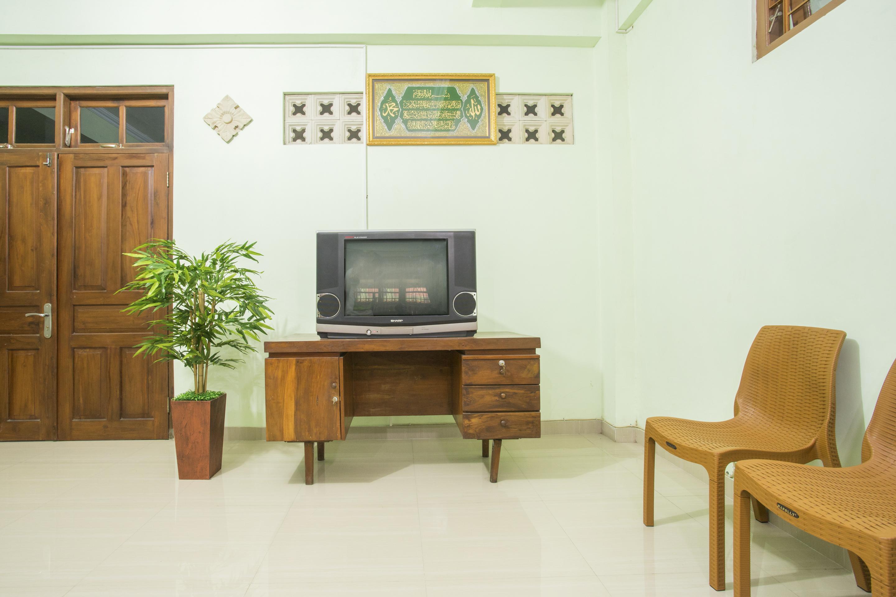 Отель Reddoorz Syariah Near Alun Alun Wonosari Экстерьер фото