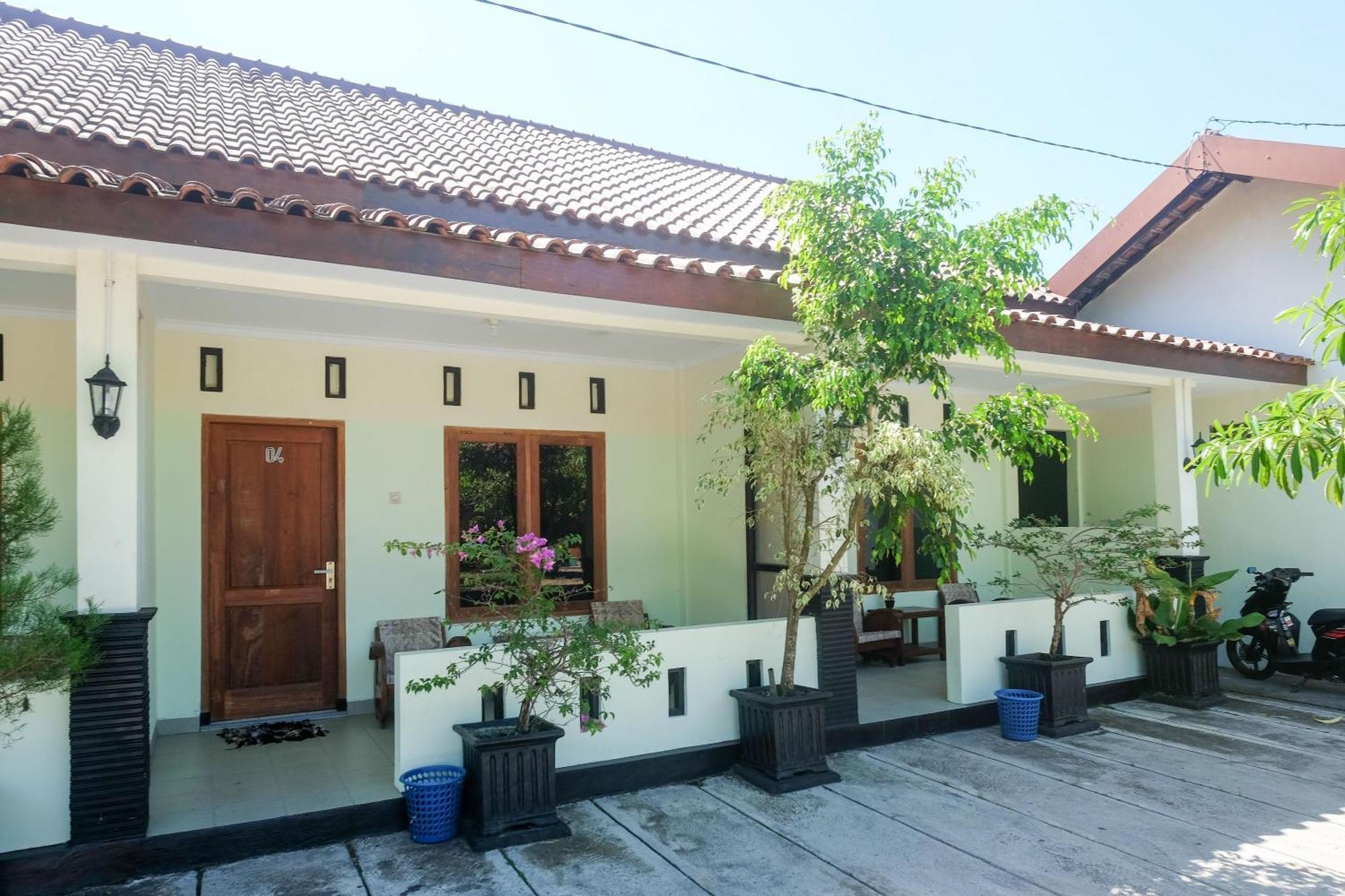 Отель Reddoorz Syariah Near Alun Alun Wonosari Экстерьер фото