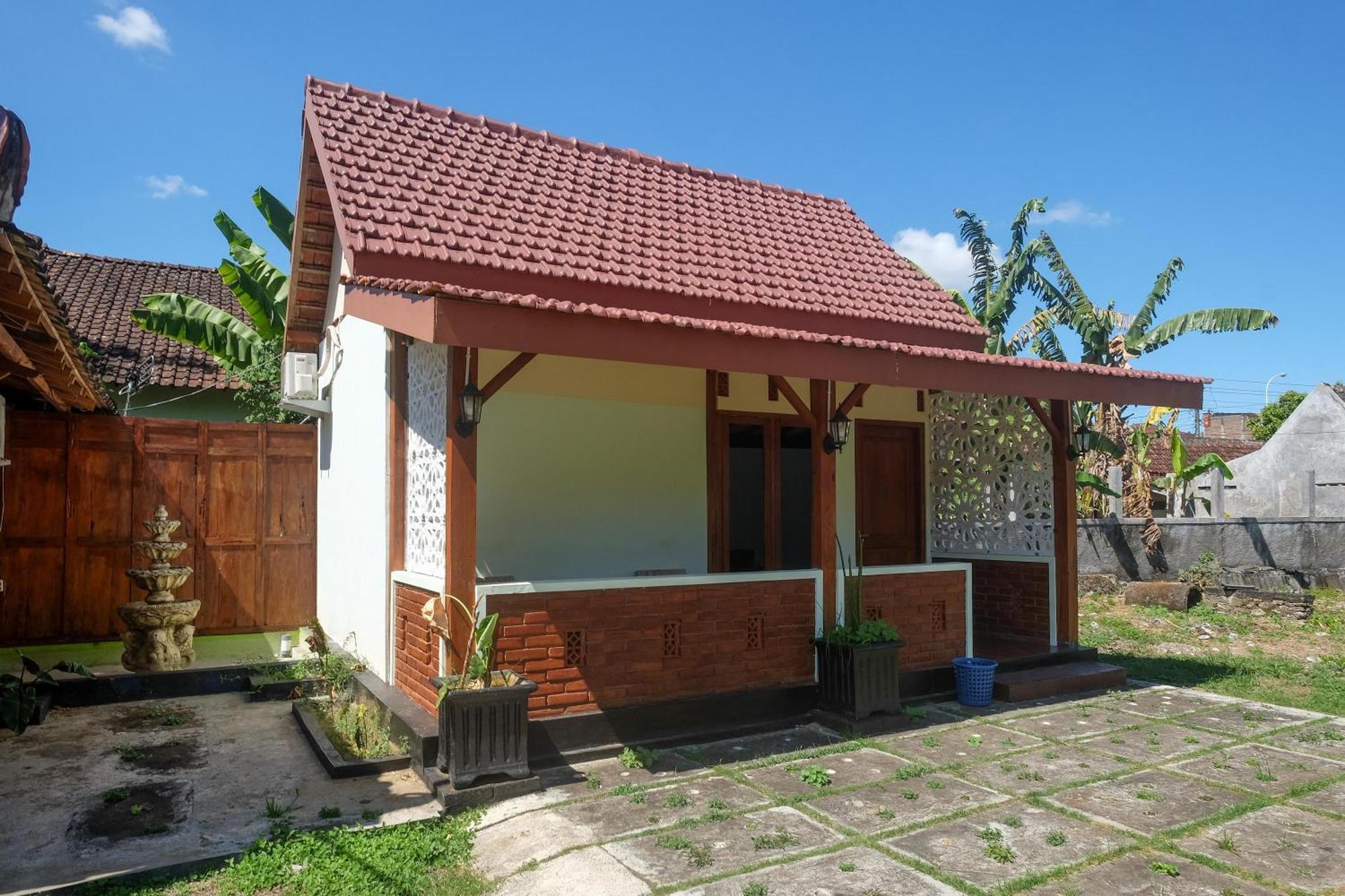 Отель Reddoorz Syariah Near Alun Alun Wonosari Экстерьер фото