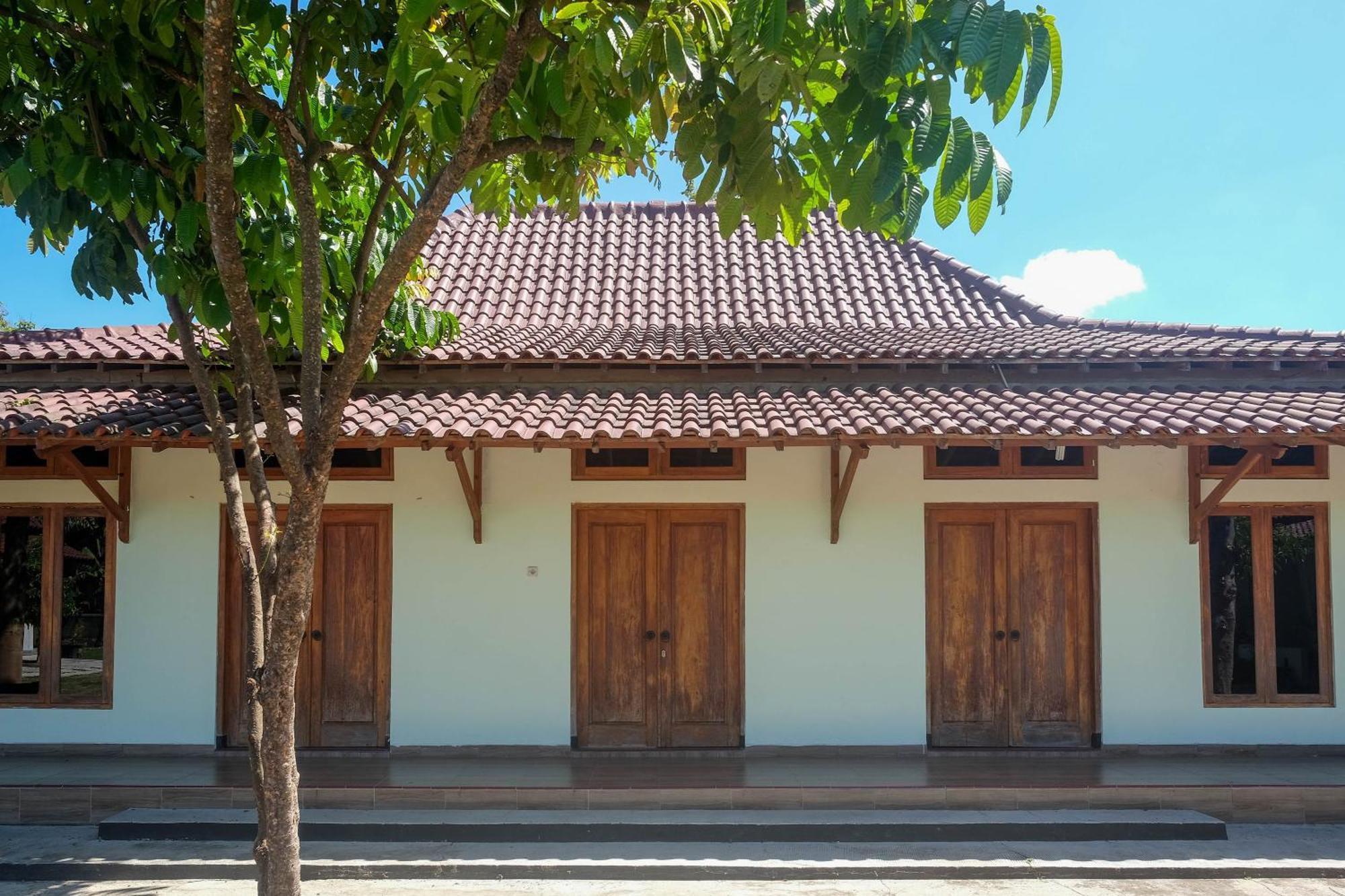 Отель Reddoorz Syariah Near Alun Alun Wonosari Экстерьер фото