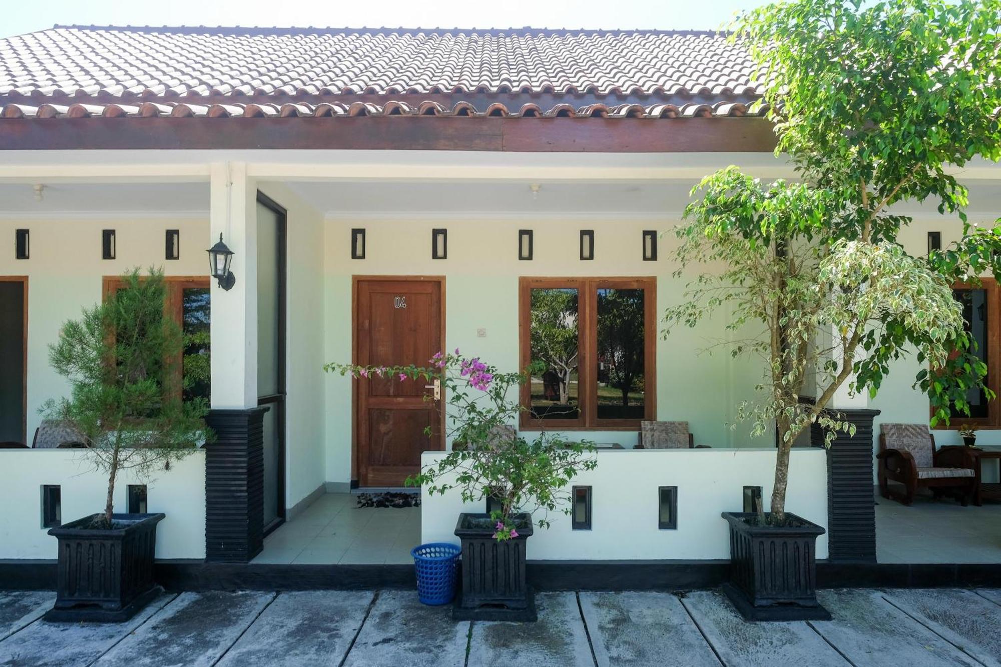 Отель Reddoorz Syariah Near Alun Alun Wonosari Экстерьер фото