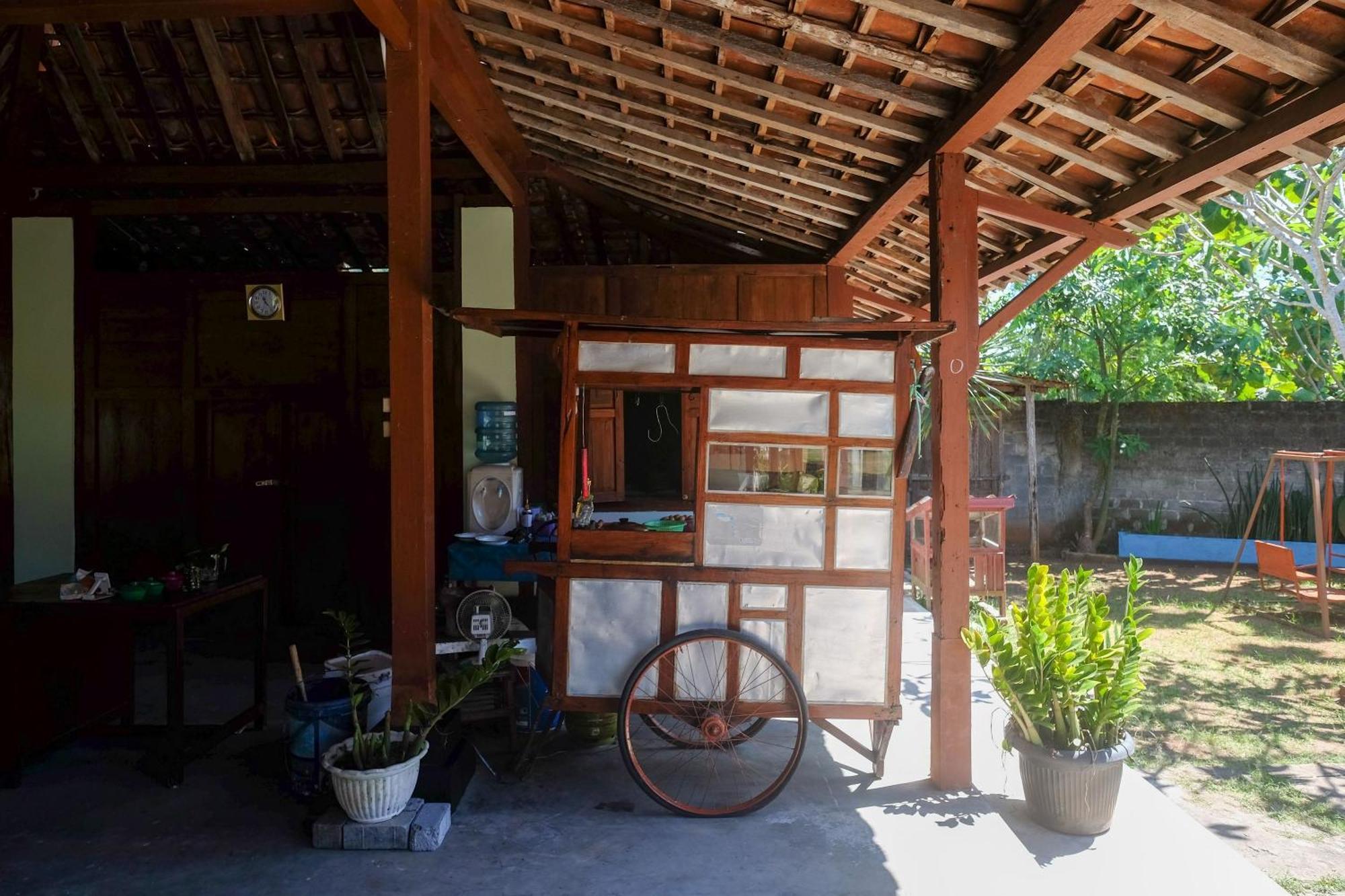 Отель Reddoorz Syariah Near Alun Alun Wonosari Экстерьер фото